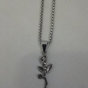 Rose Pendant Necklace
